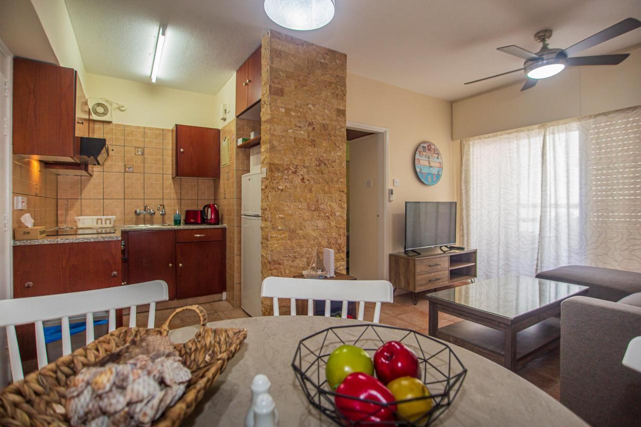 Central, By Sea, Seaview, Renovated 1 Bedroom Flat Larnaca Exterior foto